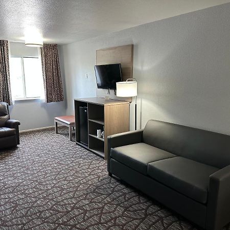 Hotel Baymont By Wyndham Manistee Esterno foto