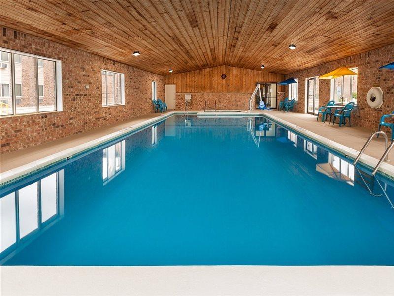 Hotel Baymont By Wyndham Manistee Esterno foto