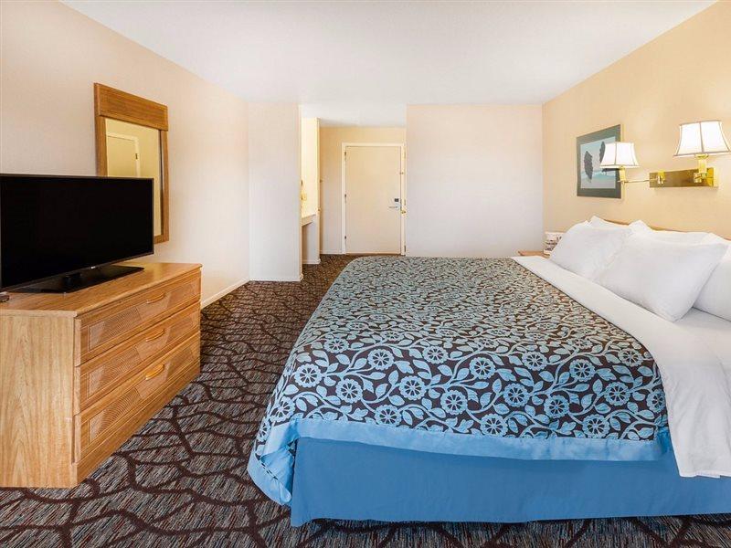 Hotel Baymont By Wyndham Manistee Esterno foto