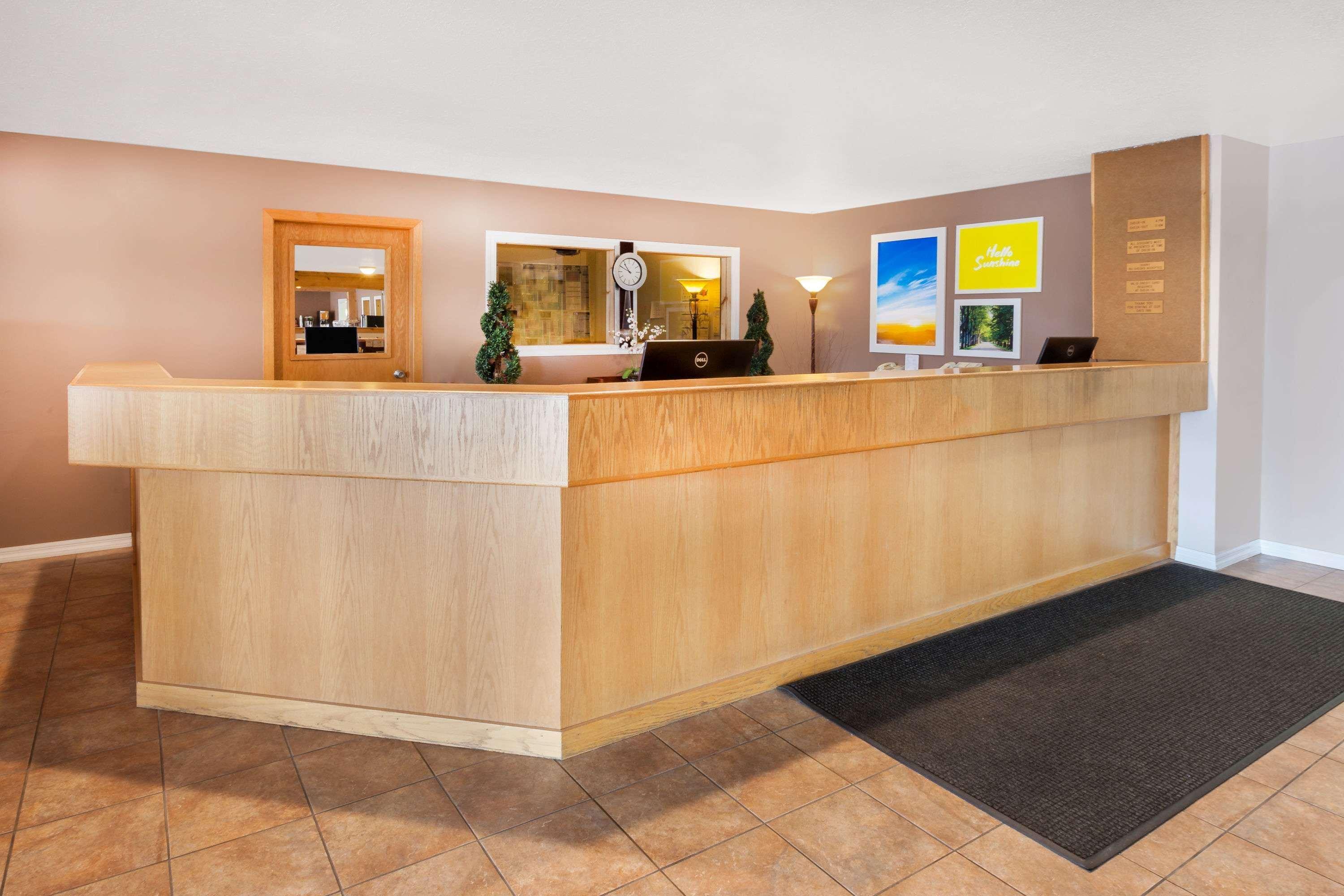 Hotel Baymont By Wyndham Manistee Esterno foto