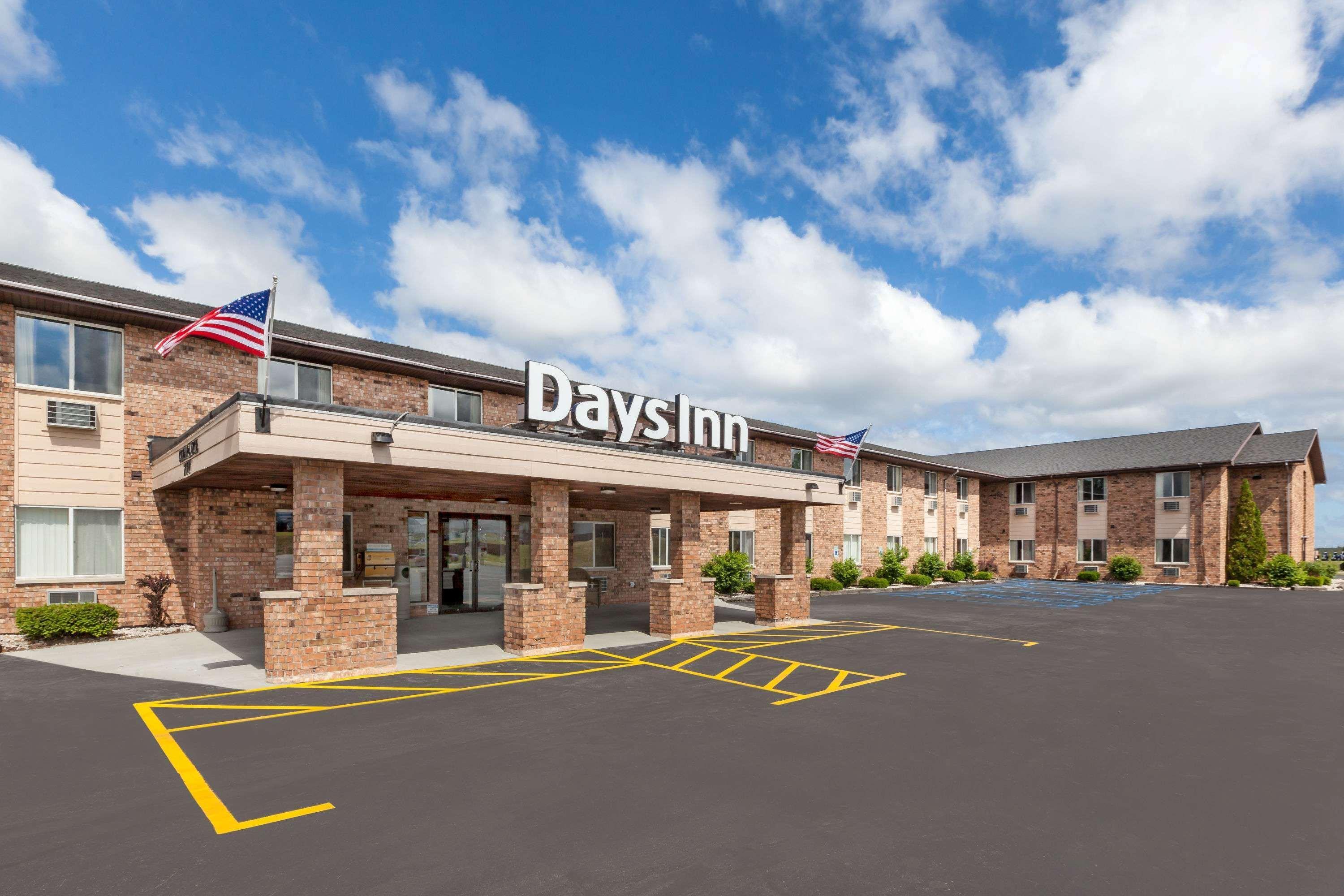 Hotel Baymont By Wyndham Manistee Esterno foto