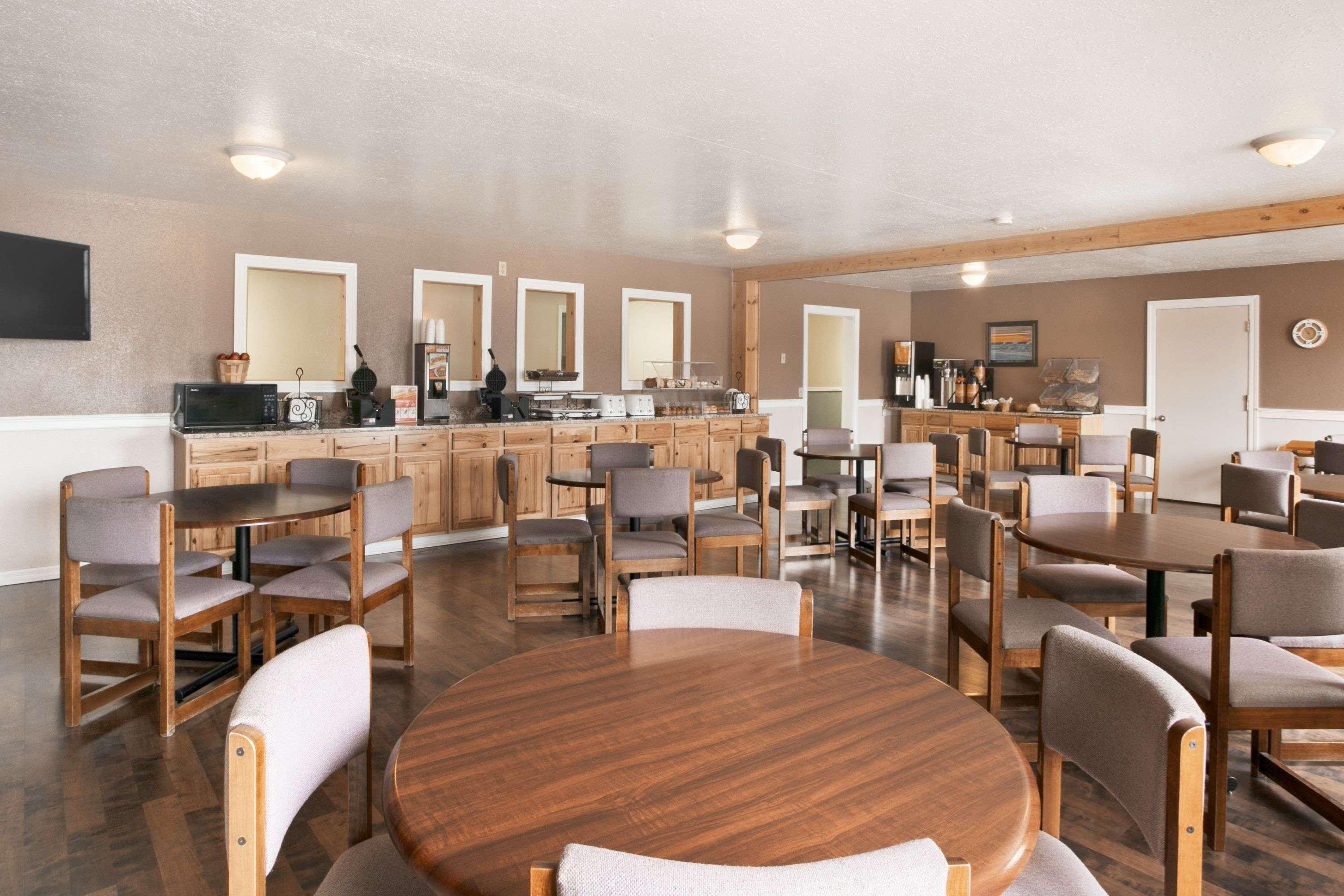 Hotel Baymont By Wyndham Manistee Esterno foto
