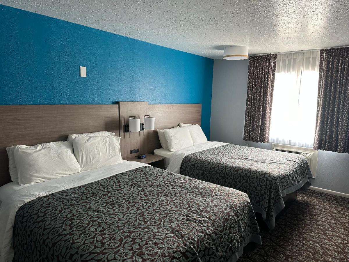 Hotel Baymont By Wyndham Manistee Esterno foto